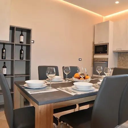 Appartement In Alessia *